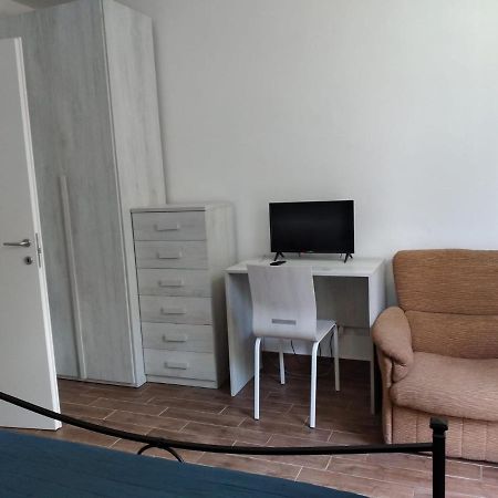 Curti Granda Hotel Rescaldina Bagian luar foto