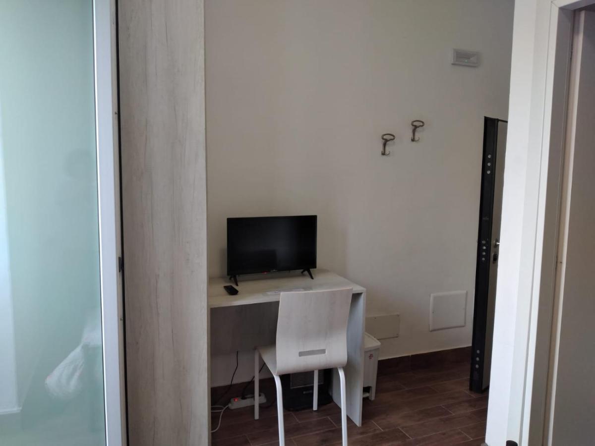 Curti Granda Hotel Rescaldina Bagian luar foto