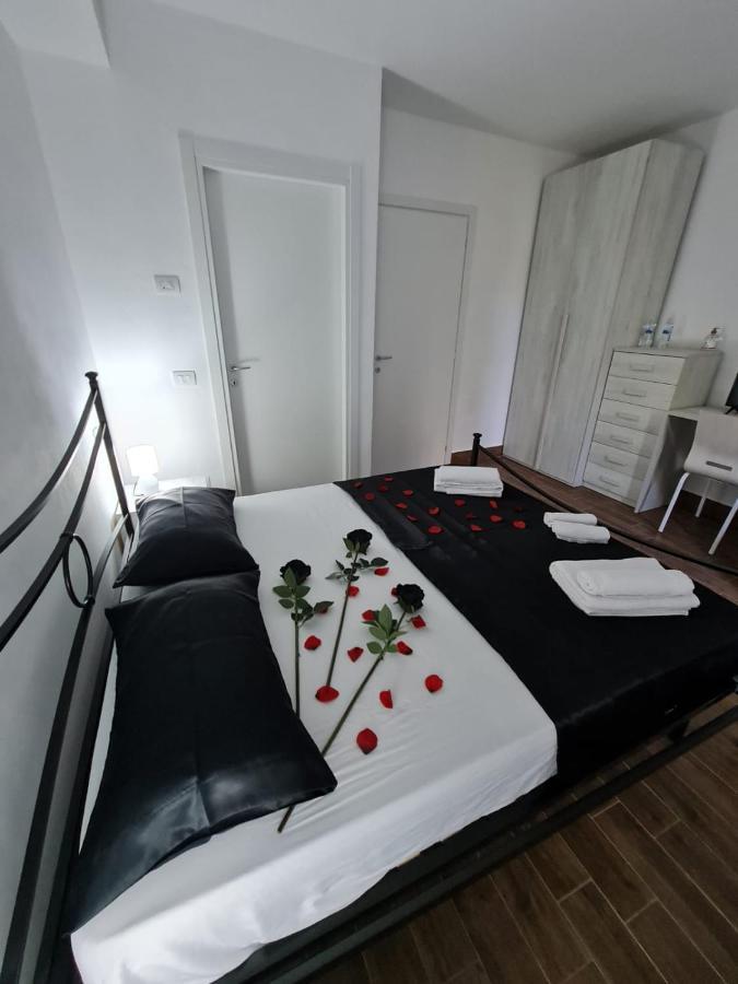 Curti Granda Hotel Rescaldina Bagian luar foto