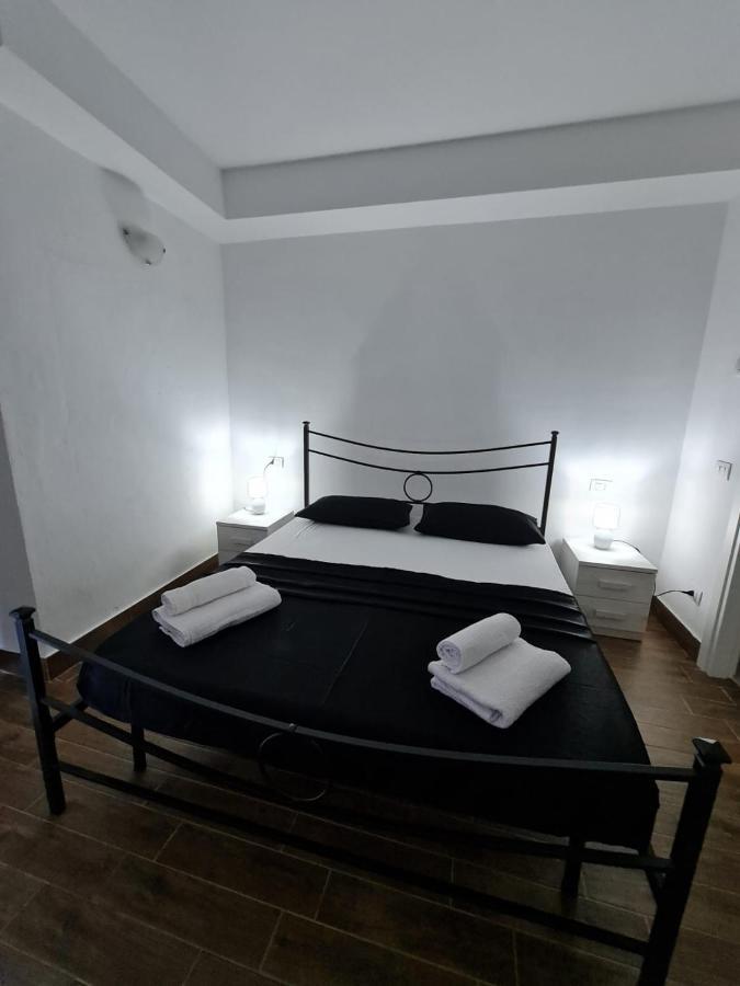 Curti Granda Hotel Rescaldina Bagian luar foto