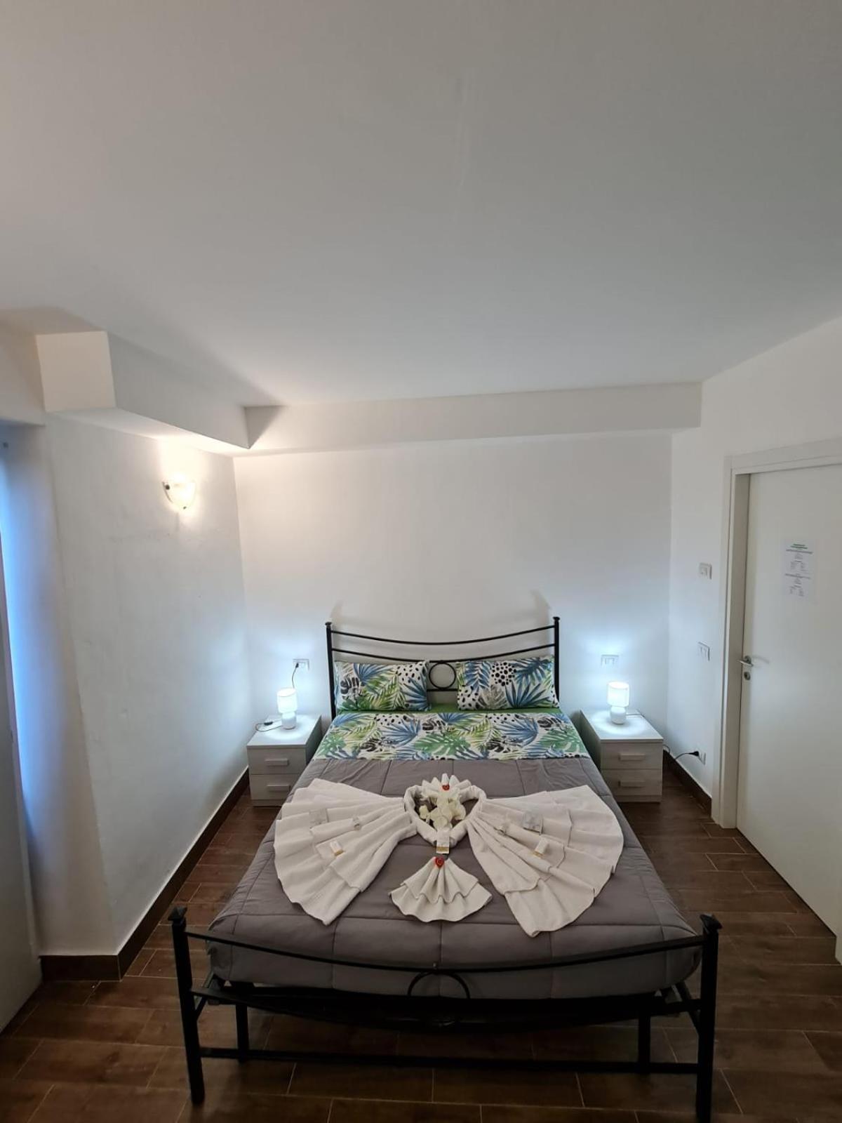 Curti Granda Hotel Rescaldina Bagian luar foto
